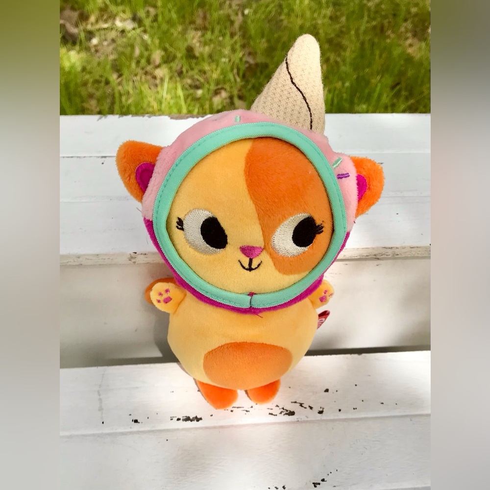 LAND OF B Scented Dress Up Cat Small Plush Stuffed Toy Removable Ice Cream Hat - Picture 3 of 9